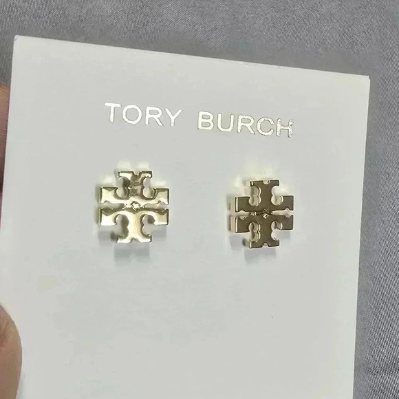 Tory burch logo earrings never used - Picture 7 of 7